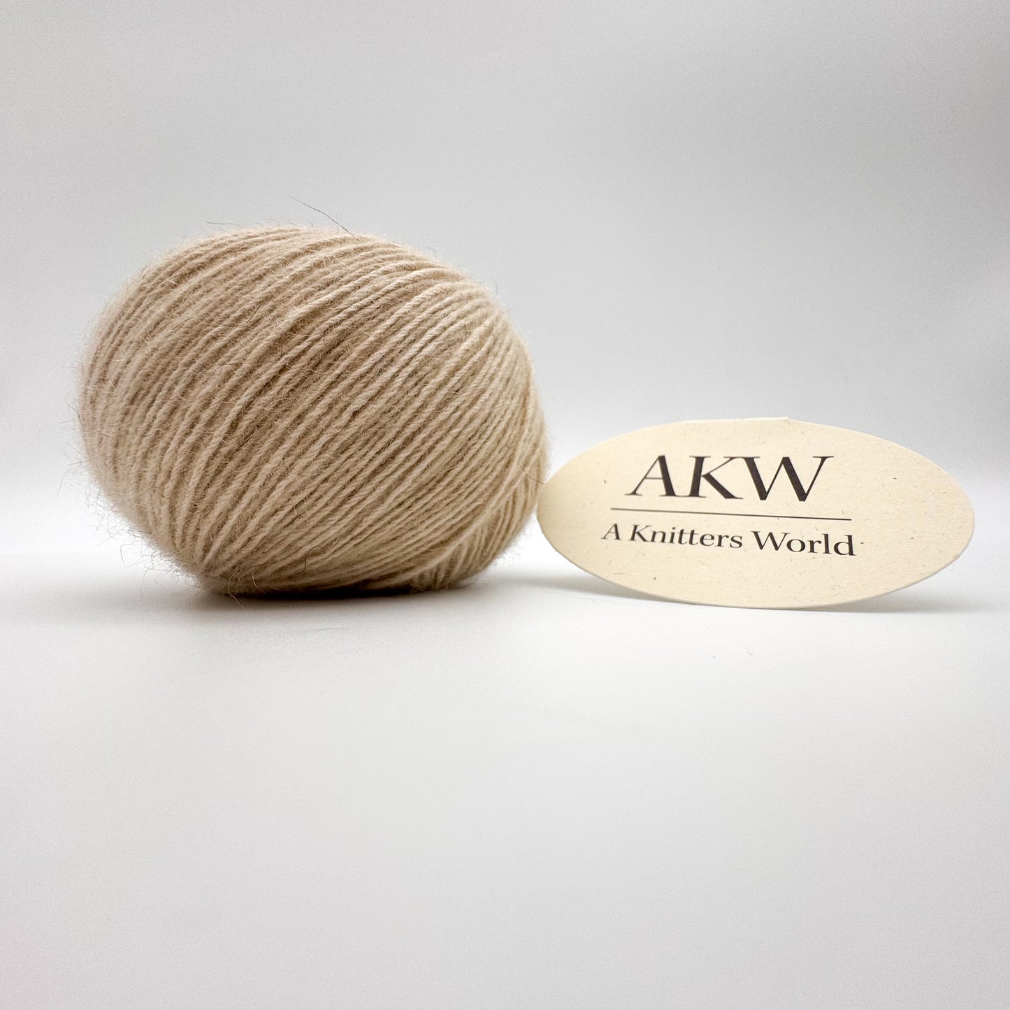 Possum garn i farven Sand – AKW Skala A luksusgarn med cashmere og mulberry silke