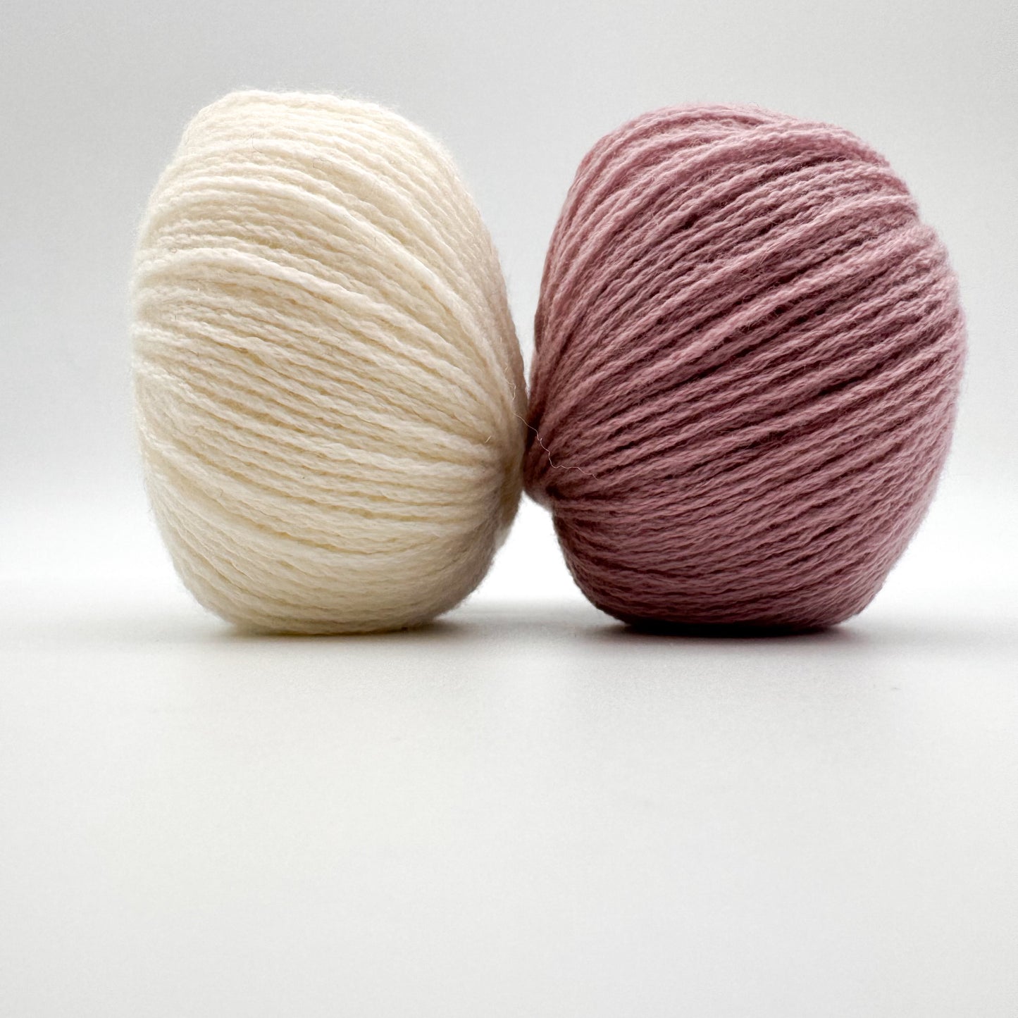 Cashmere garn i farven Dusty Rose – 100% Mongolian Cashmere, AKW Skala A fra A Knitters World